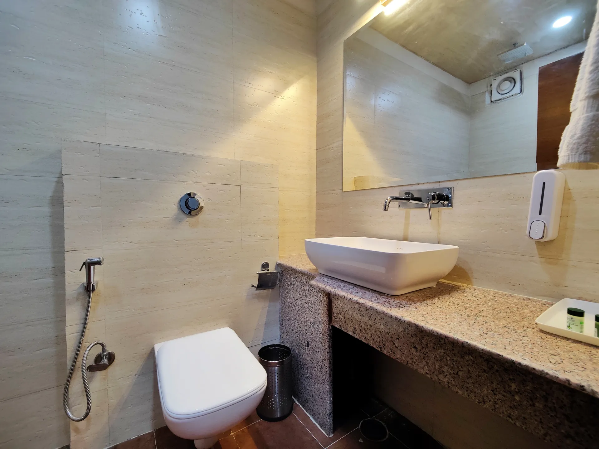 Rock Castle Inn By DLS Hotels Room