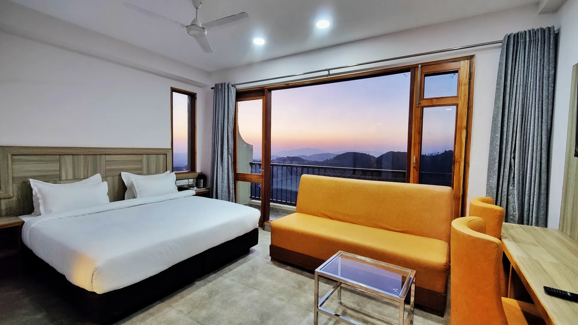Rock Castle Inn By DLS Hotels Room