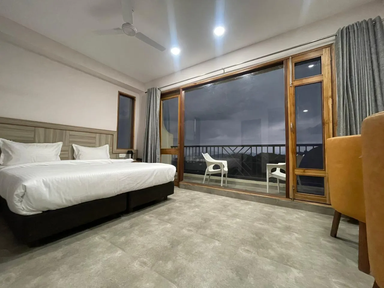 Rock Castle Inn By DLS Hotels Room