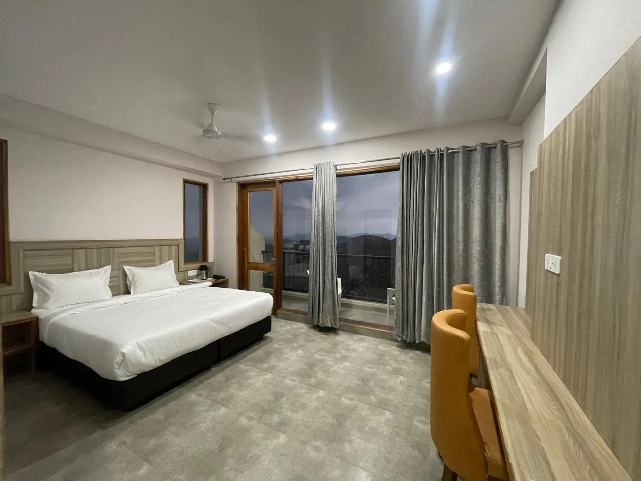 Rock Castle Inn By DLS Hotels Room