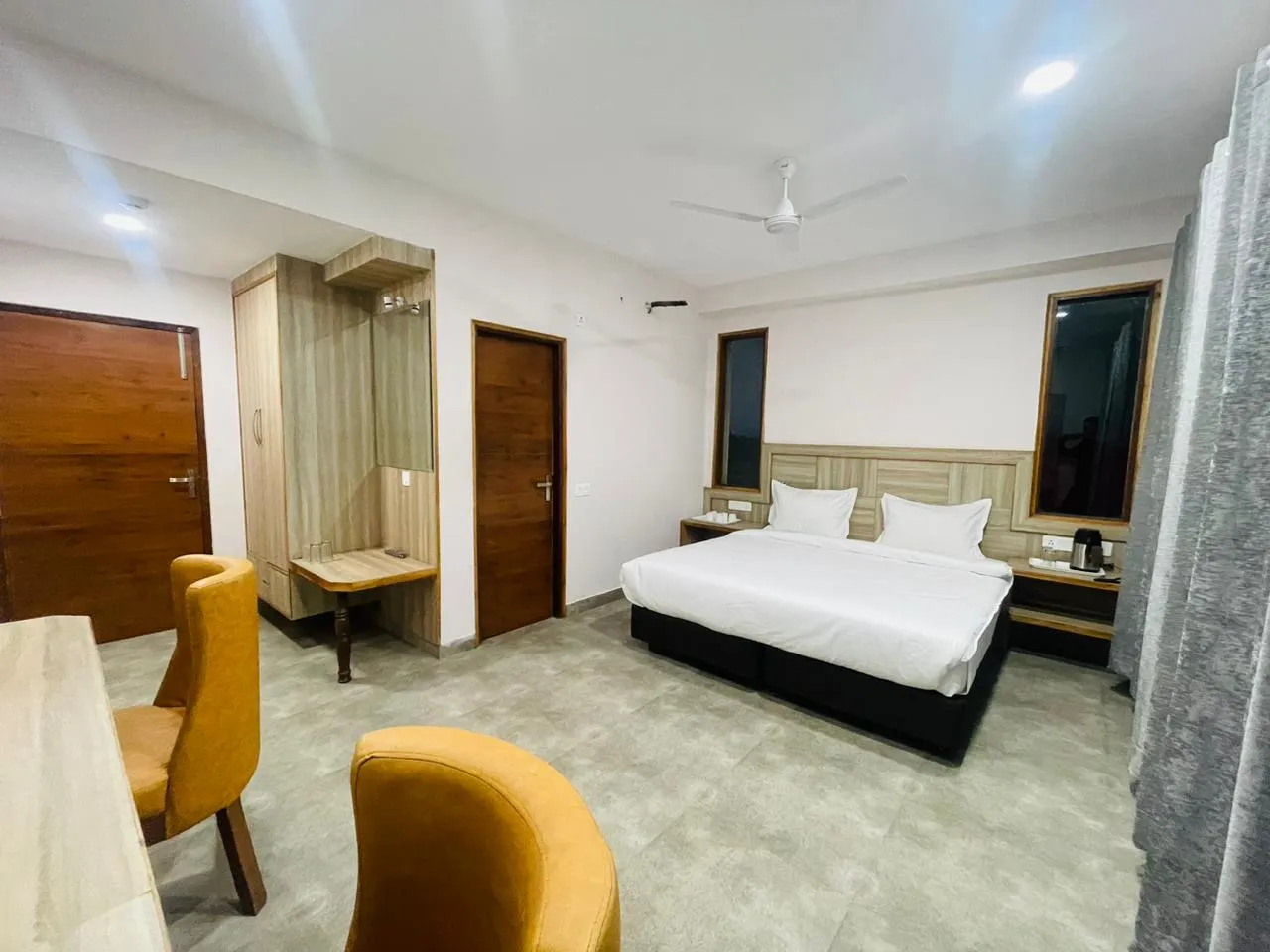 Rock Castle Inn Room