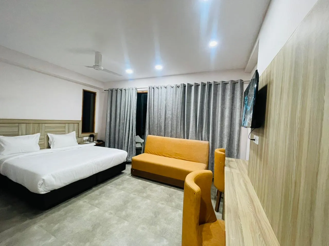 Rock Castle Inn Room