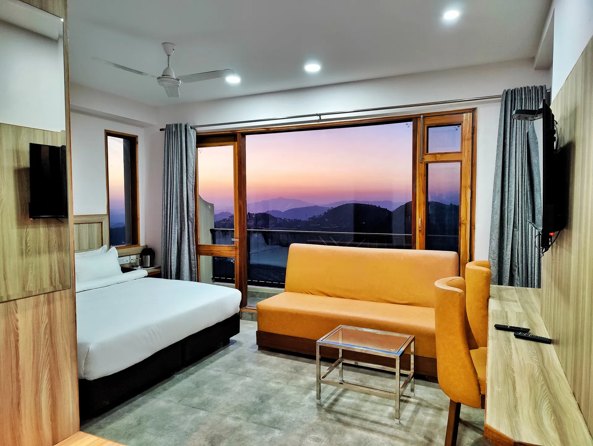 Rock Castle Inn Room