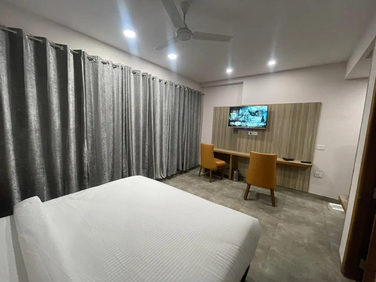 Rock Castle Inn Room