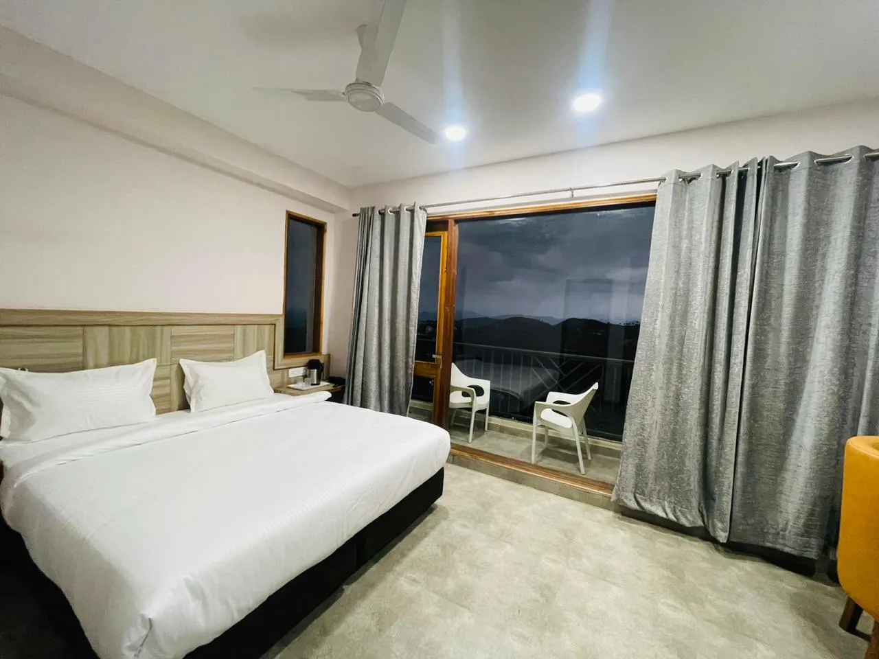 Rock Castle Inn Room