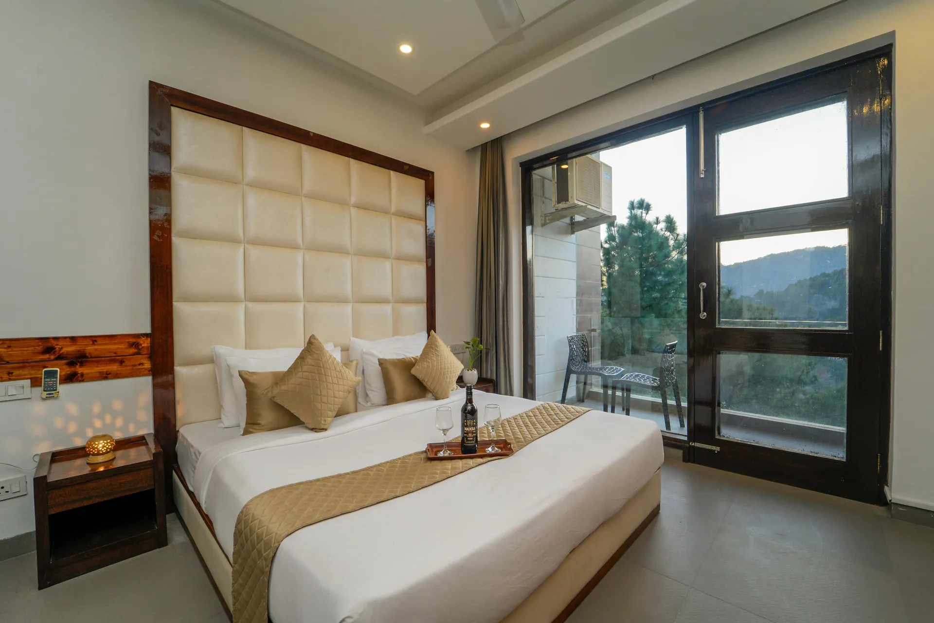 DLS Whispering Winds Room