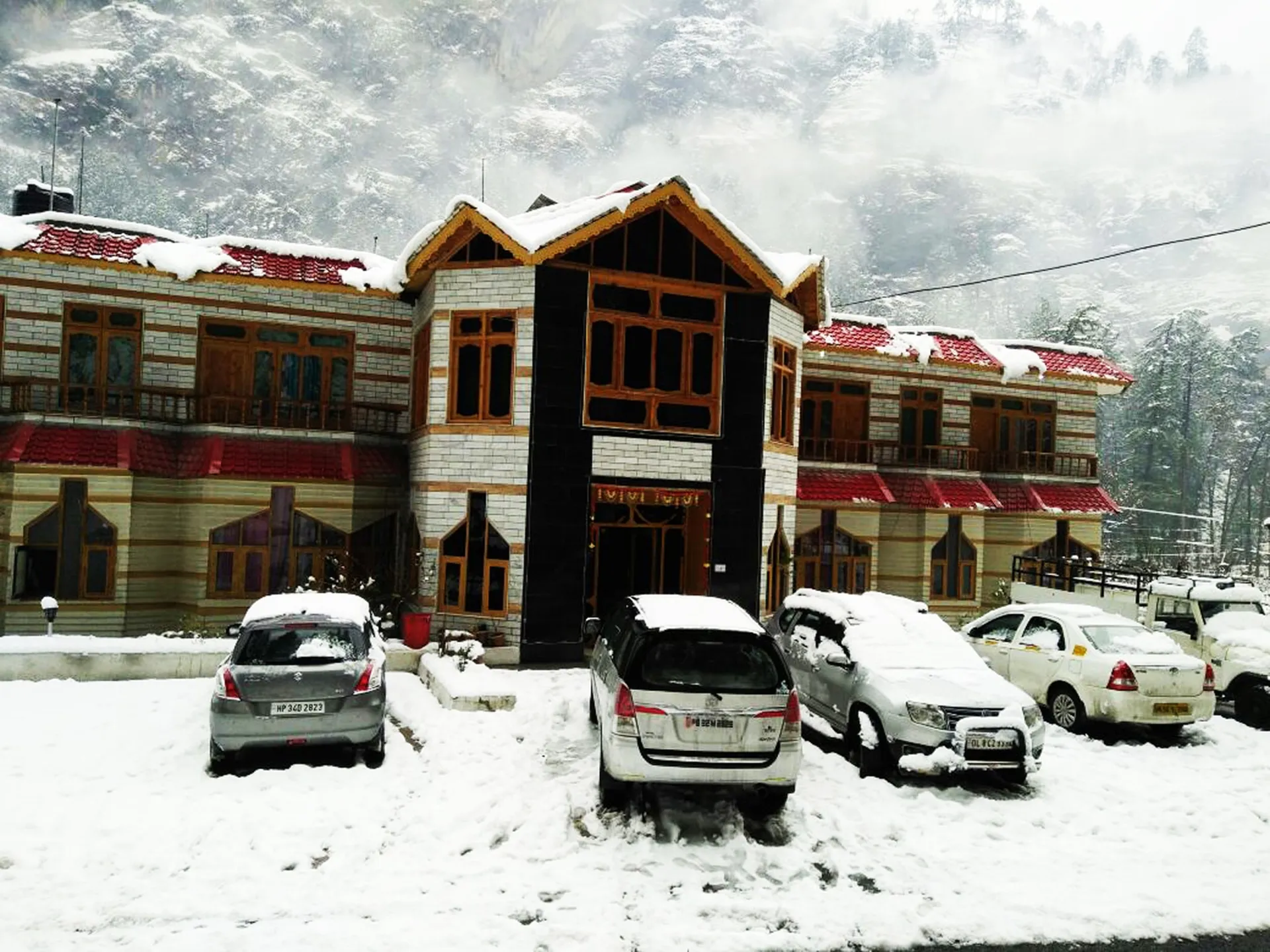Hotel Anupam Kasol Parking
