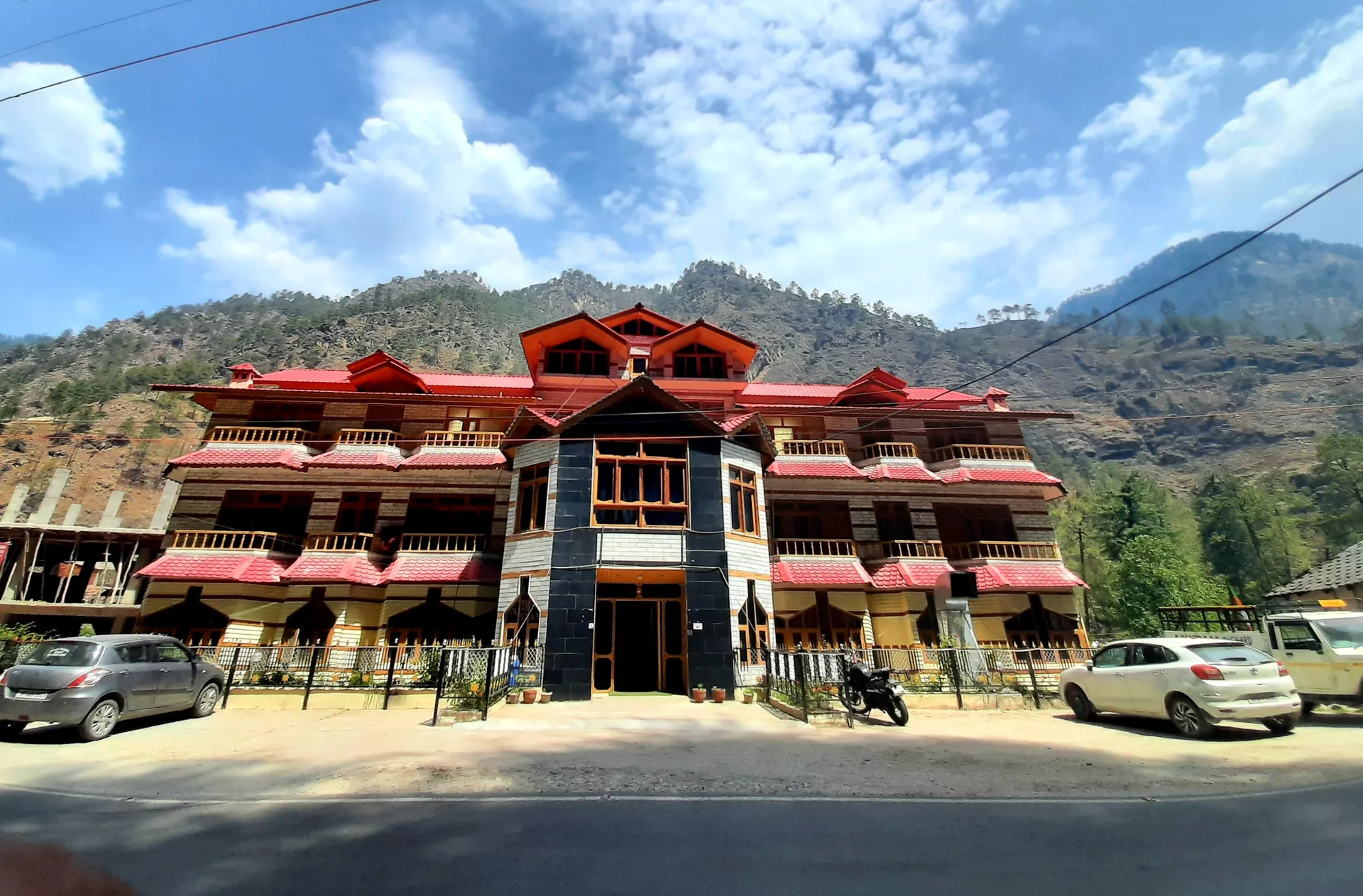 Hotel Anupam Kasol Parking