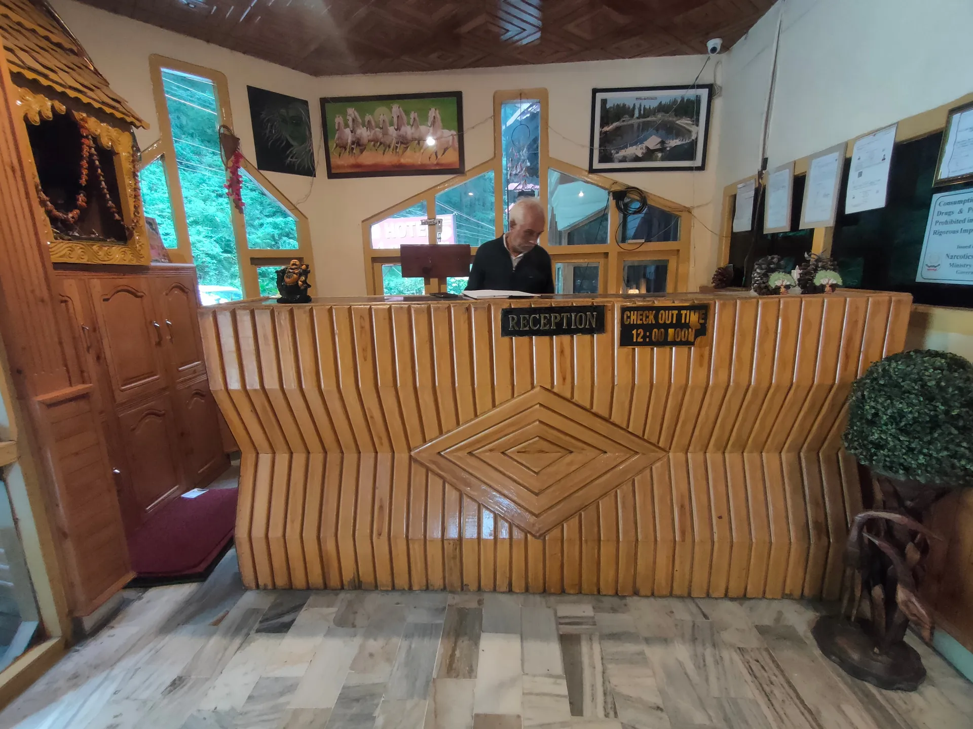 Hotel Anupam Kasol Reception