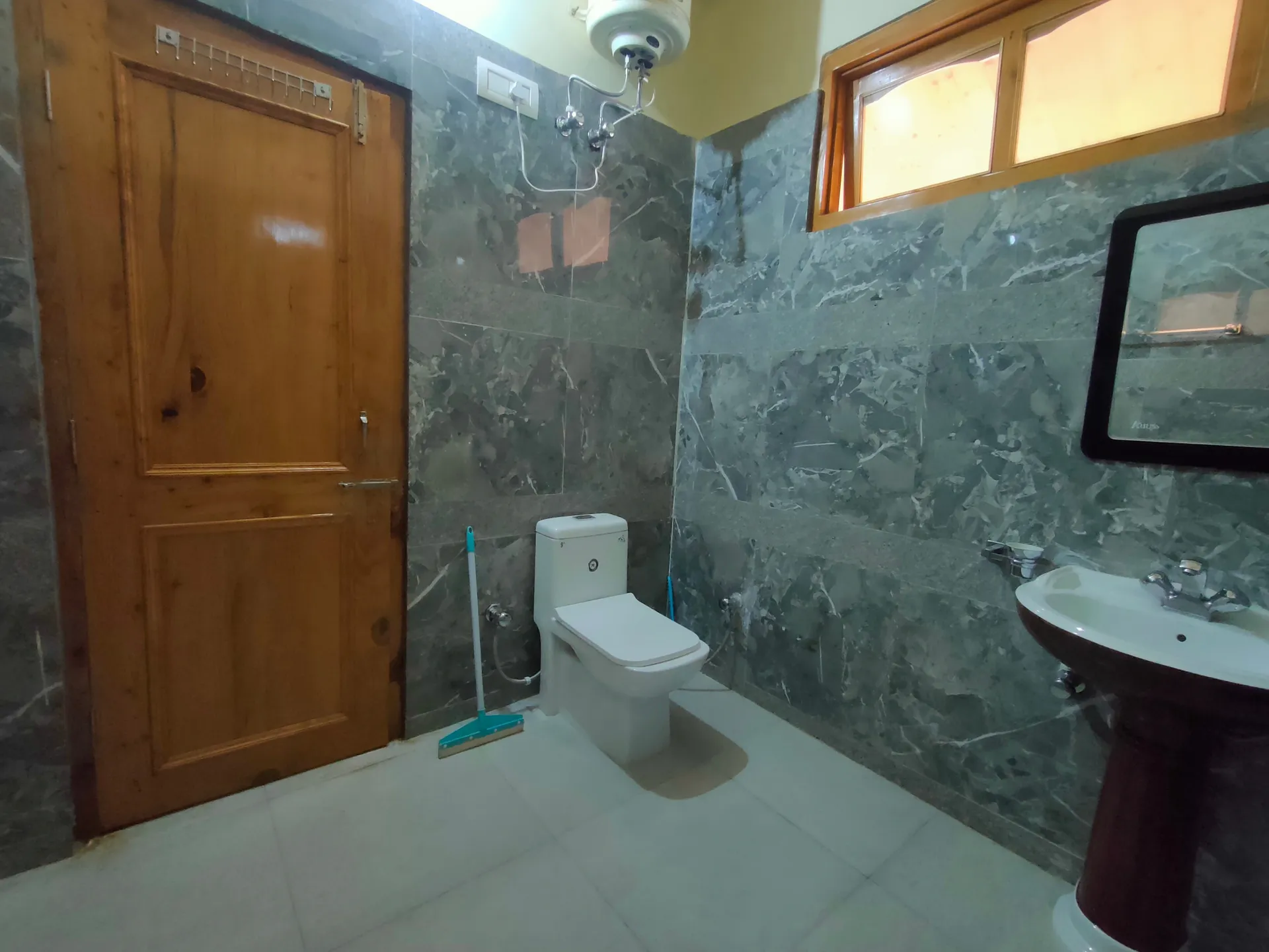 Hotel Anupam Kasol Washroom