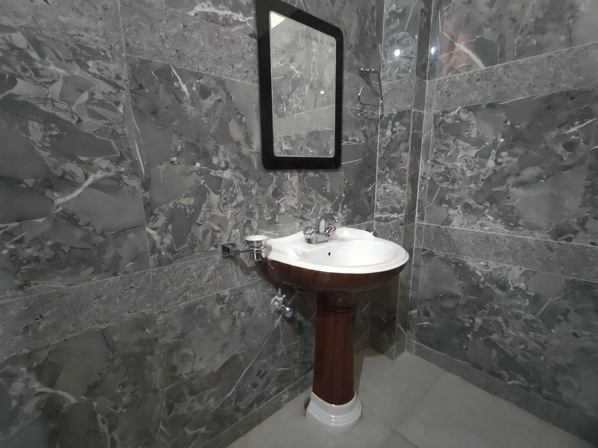 Hotel Anupam Kasol Washroom