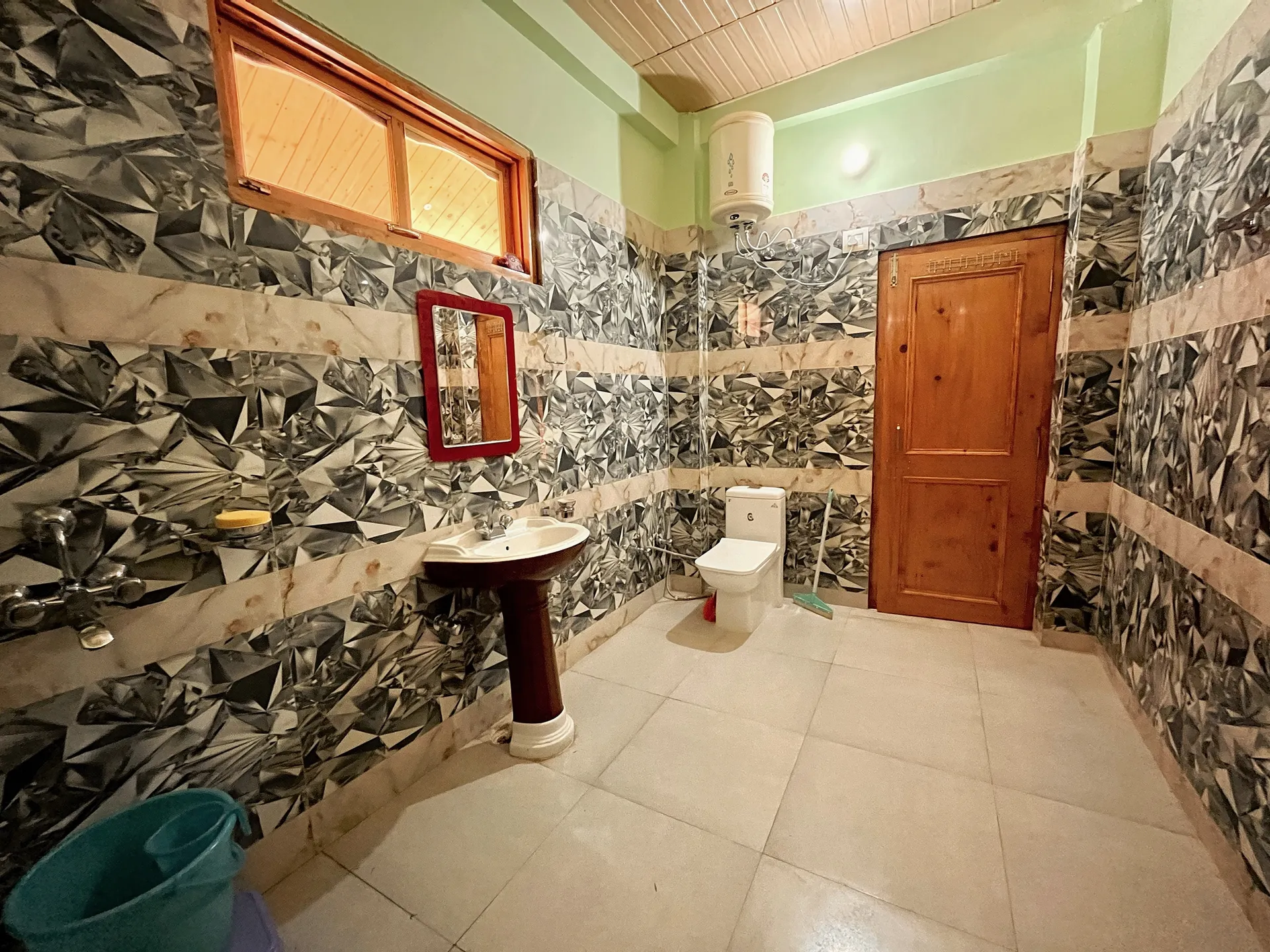 Hotel Anupam Kasol Washroom