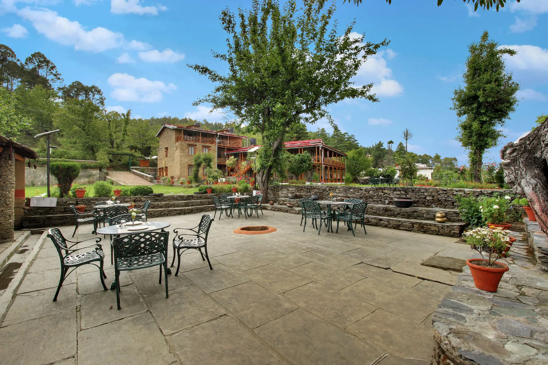 Chevron Eco Lodge Outdoors