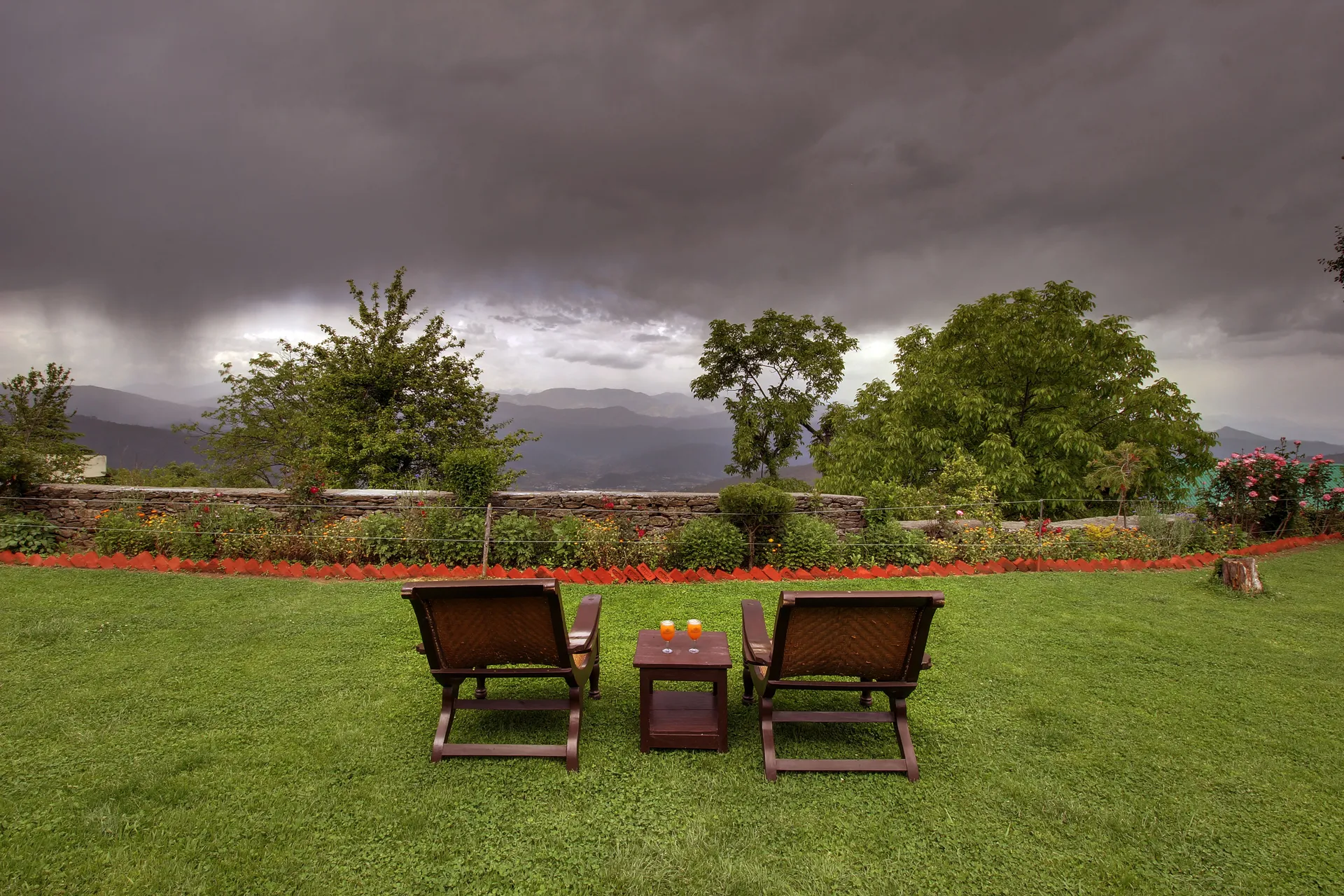 Chevron Eco Lodge Outdoors