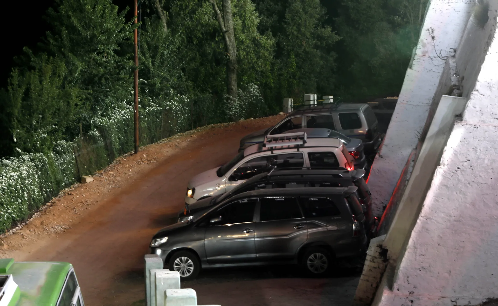 Hotel Kausani Retreat Parking