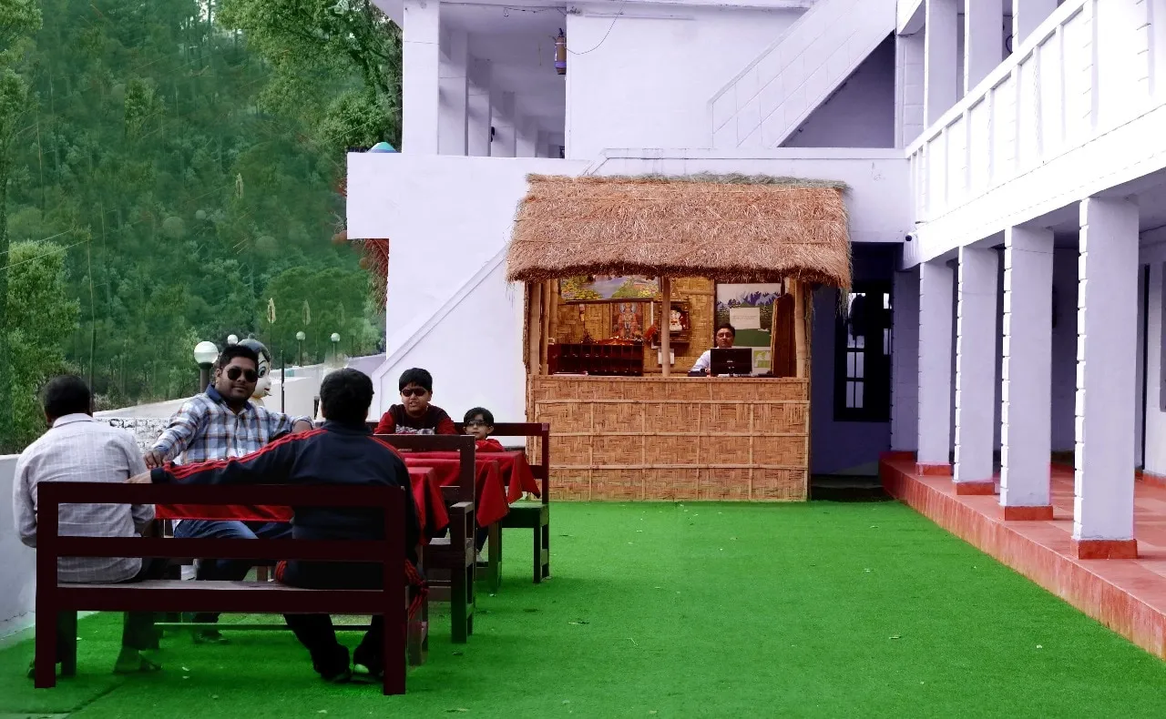 Hotel Kausani Retreat Reception