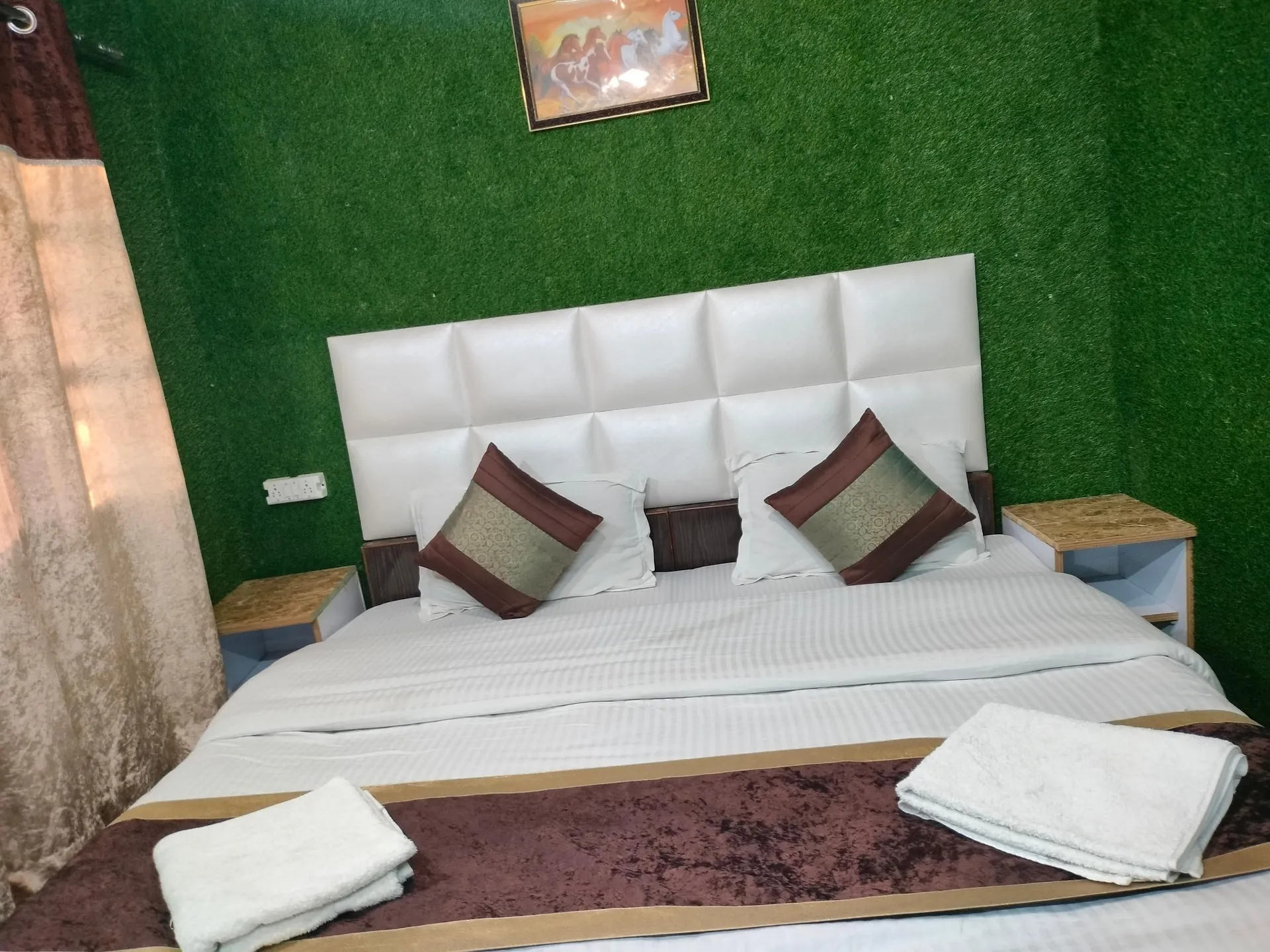 Hotel Kausani Retreat Room