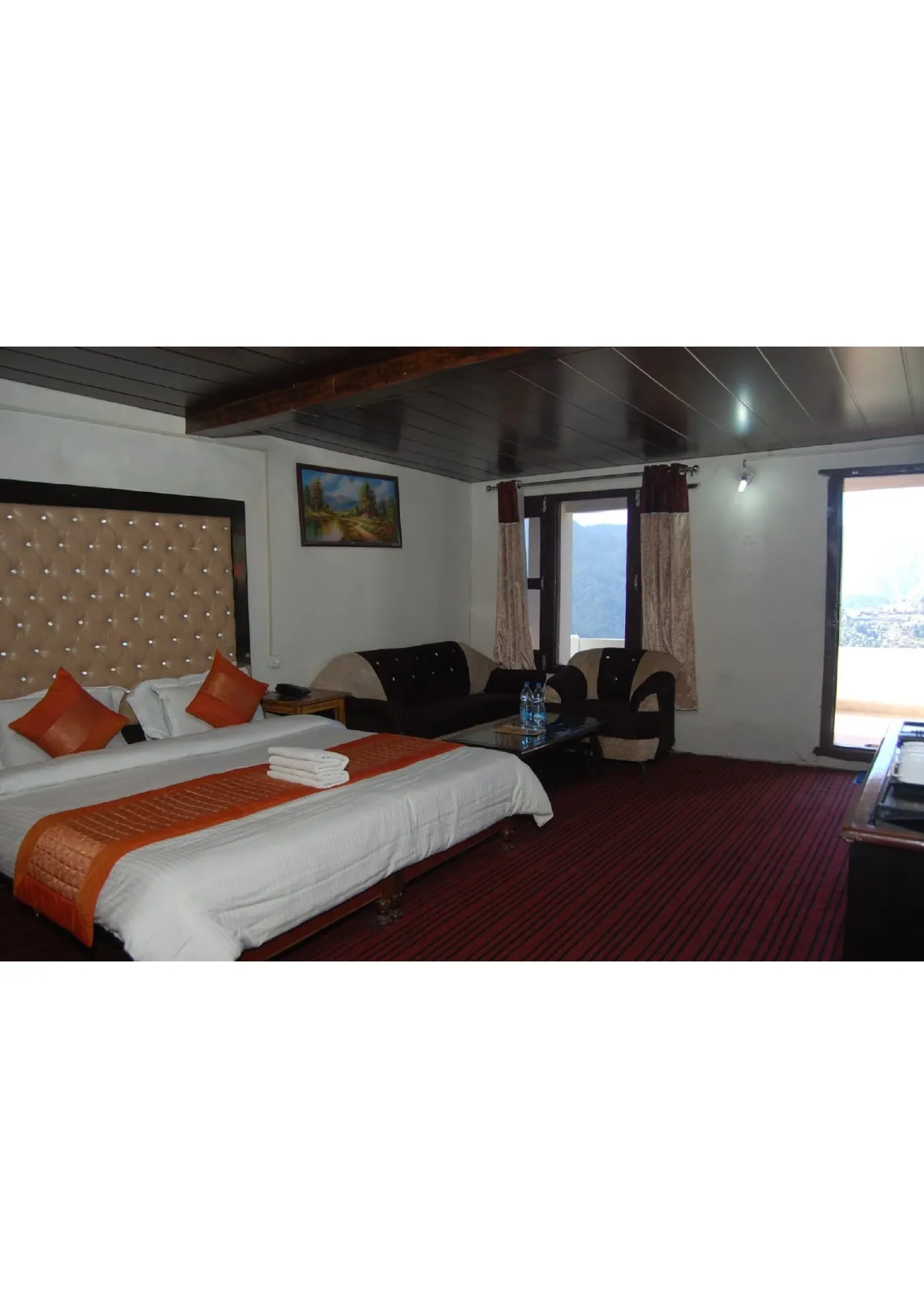 Hotel Kausani Retreat Room