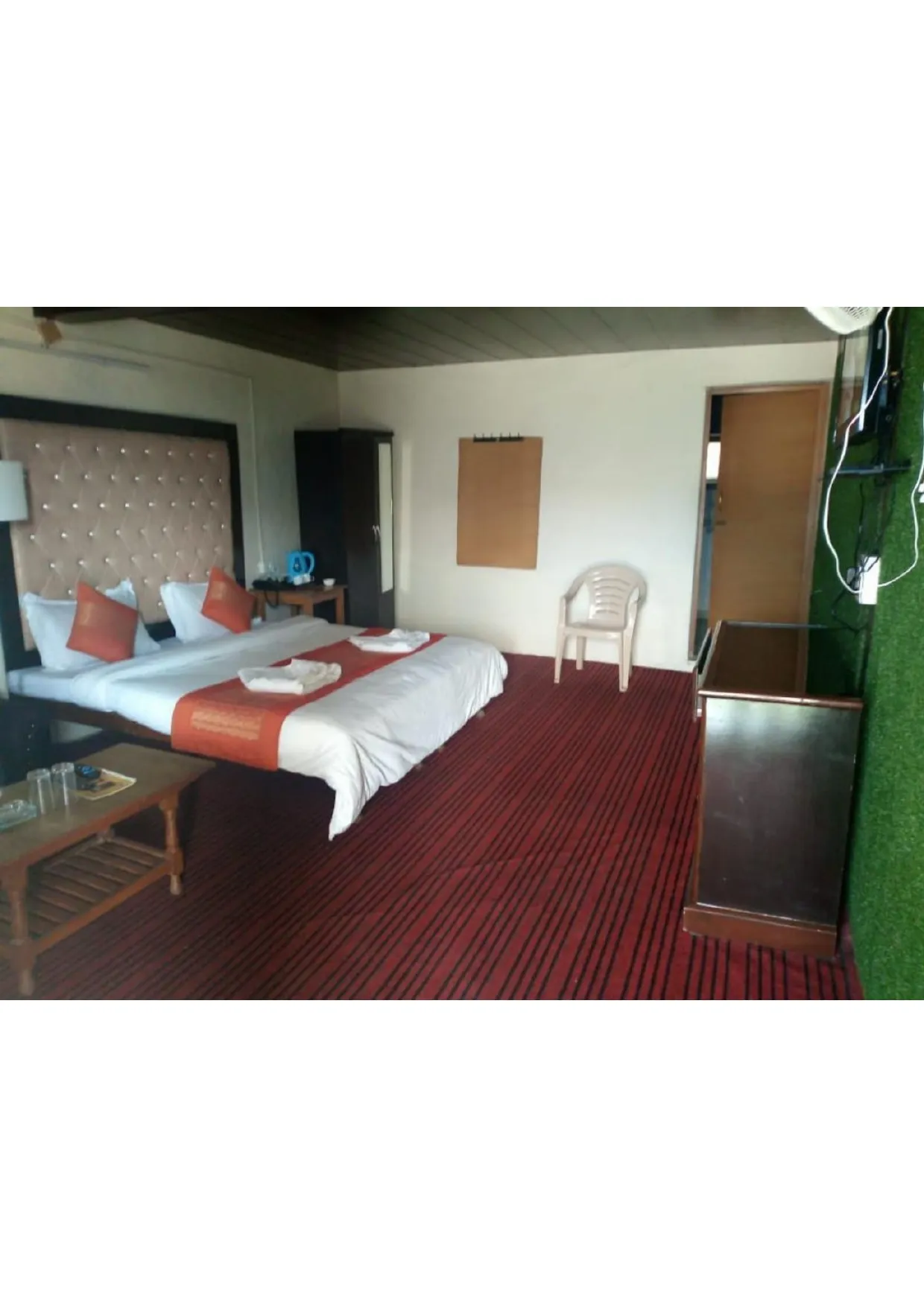 Hotel Kausani Retreat Room