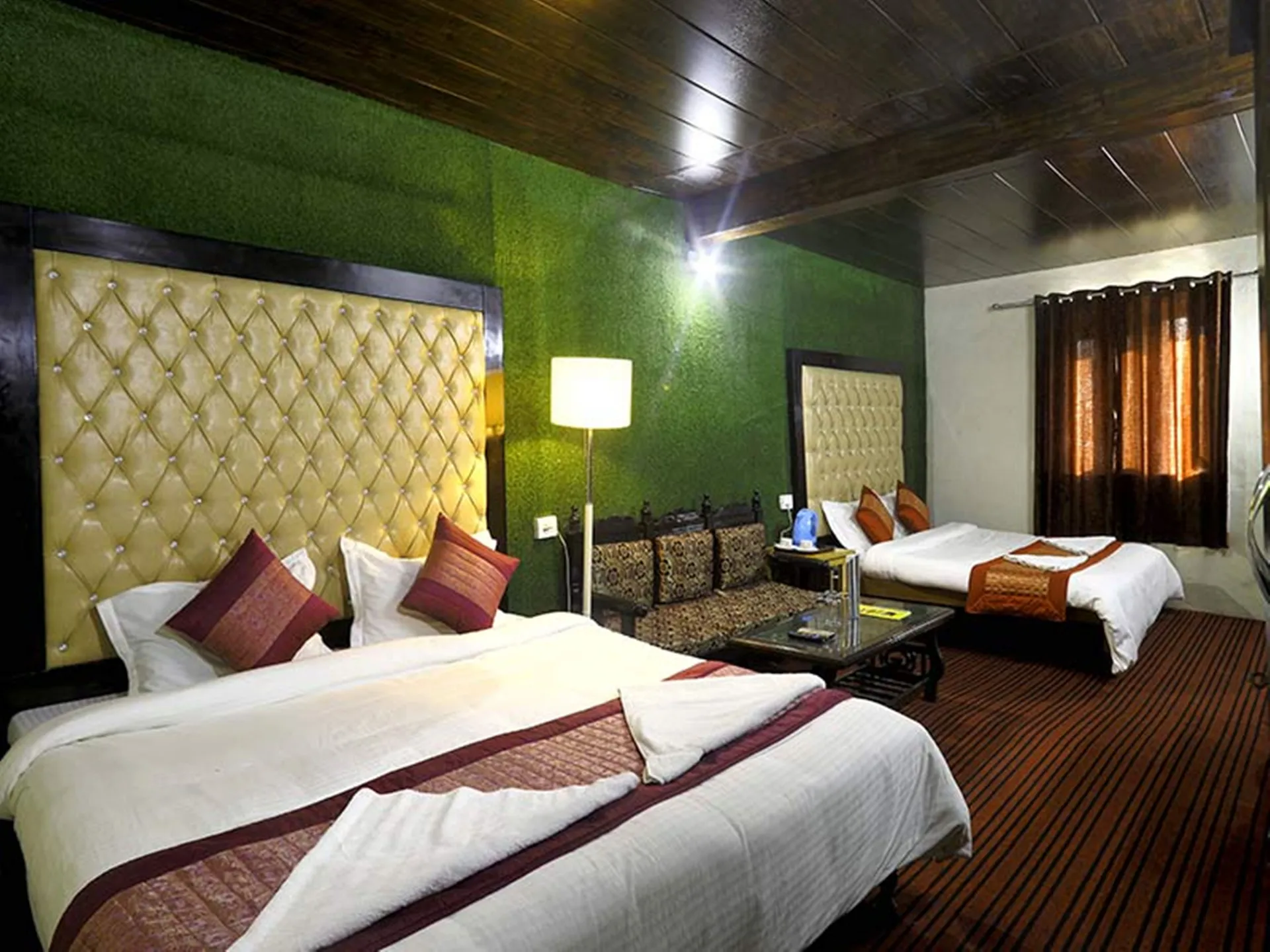 Hotel Kausani Retreat Room