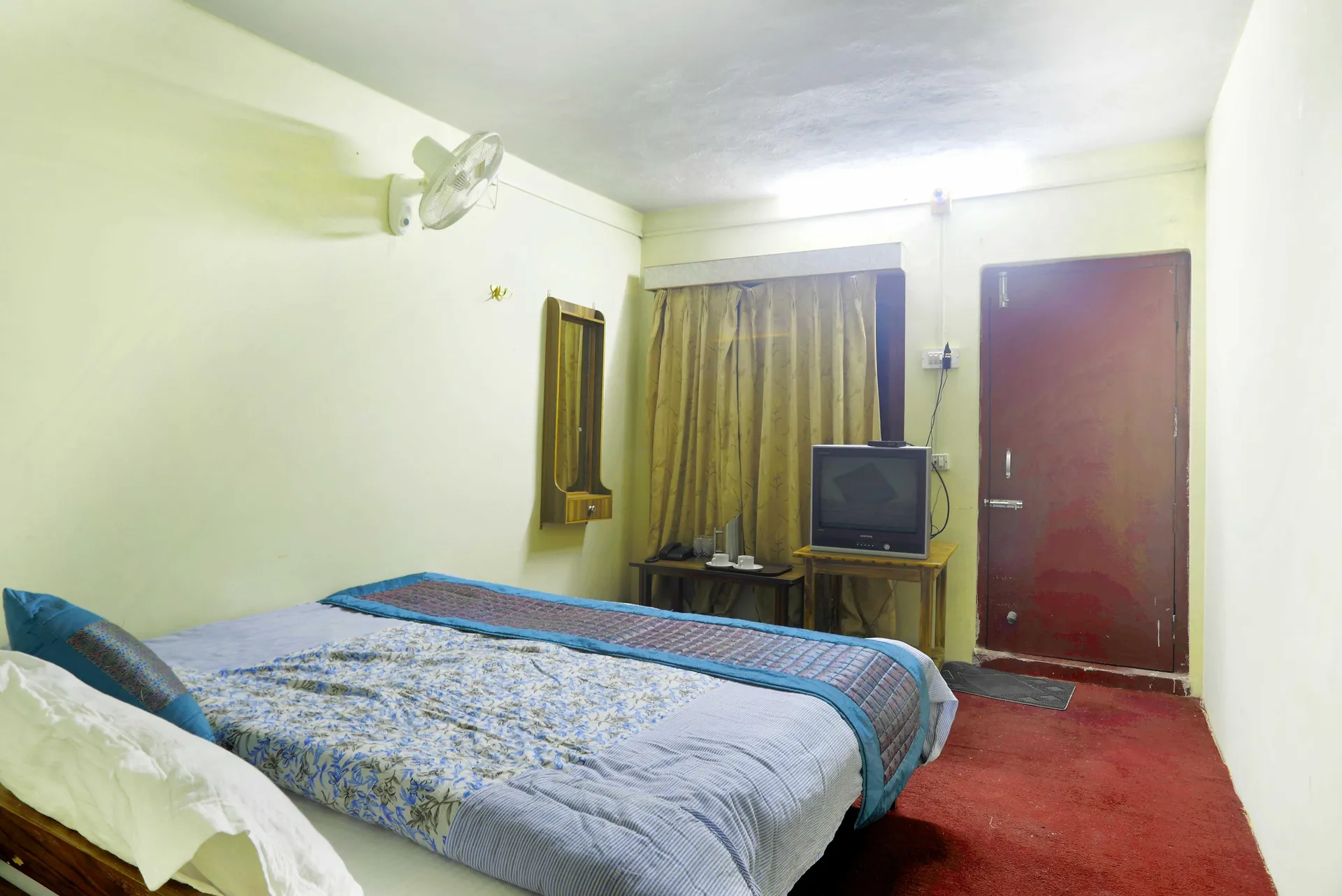 Hotel Kausani Retreat Room