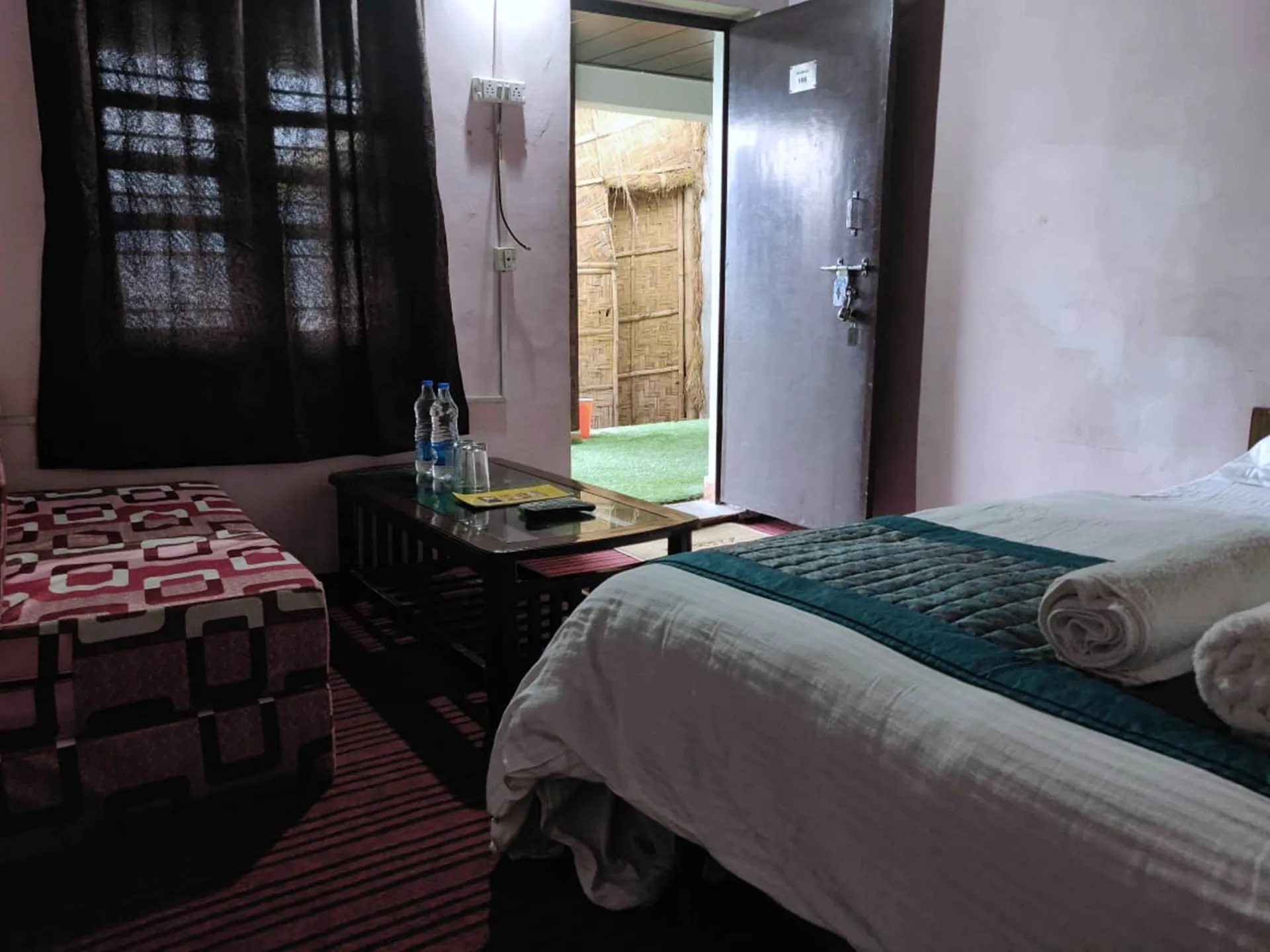 Hotel Kausani Retreat Room