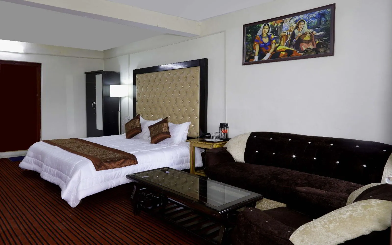 Hotel Kausani Retreat Room