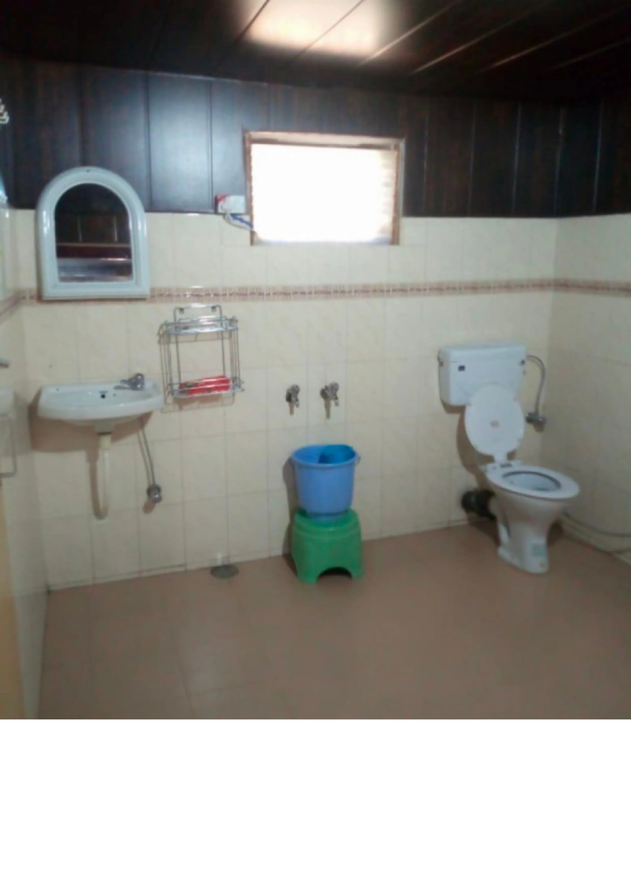 Hotel Kausani Retreat Washroom