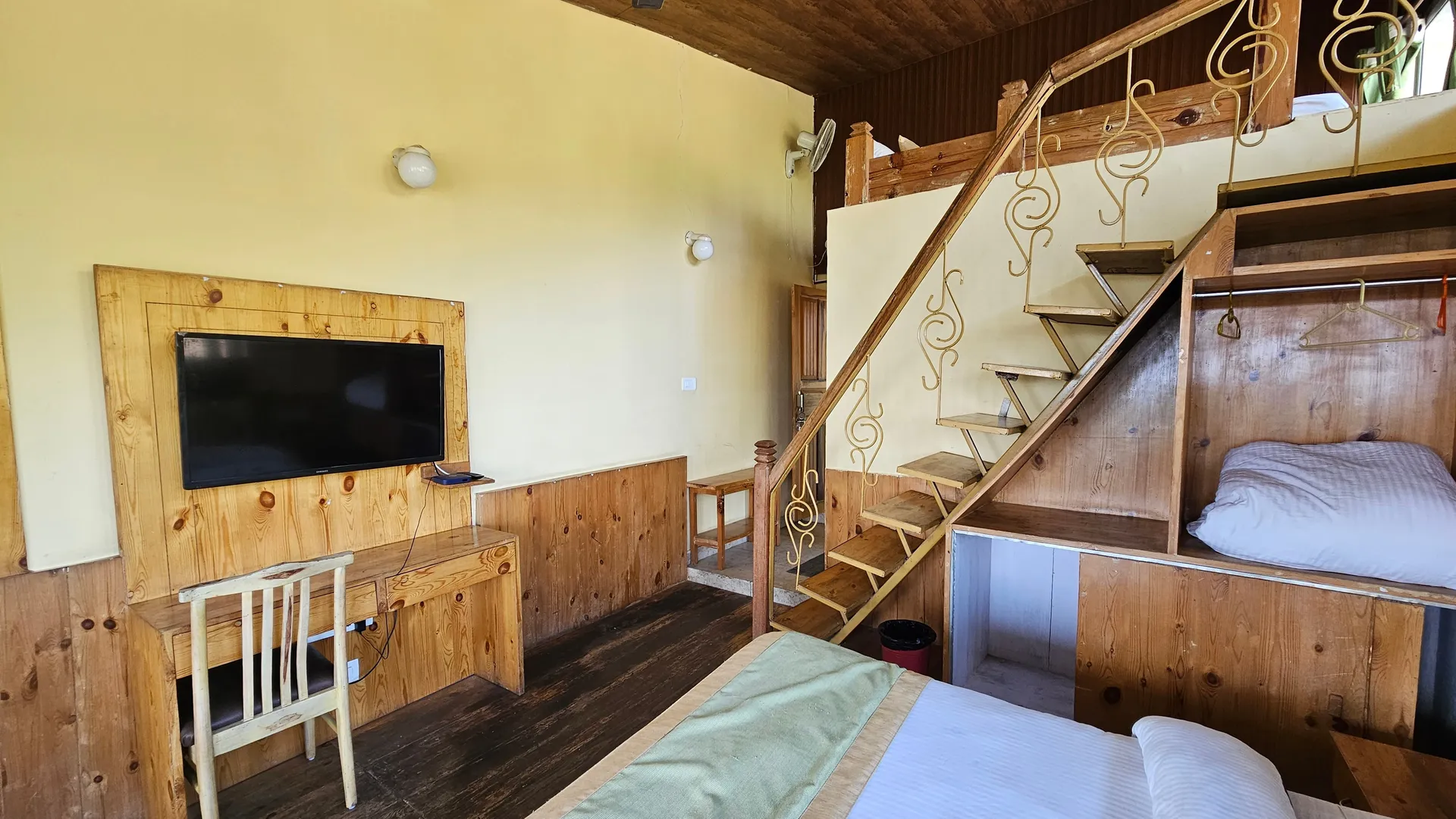 Nature's Valley Resort Room