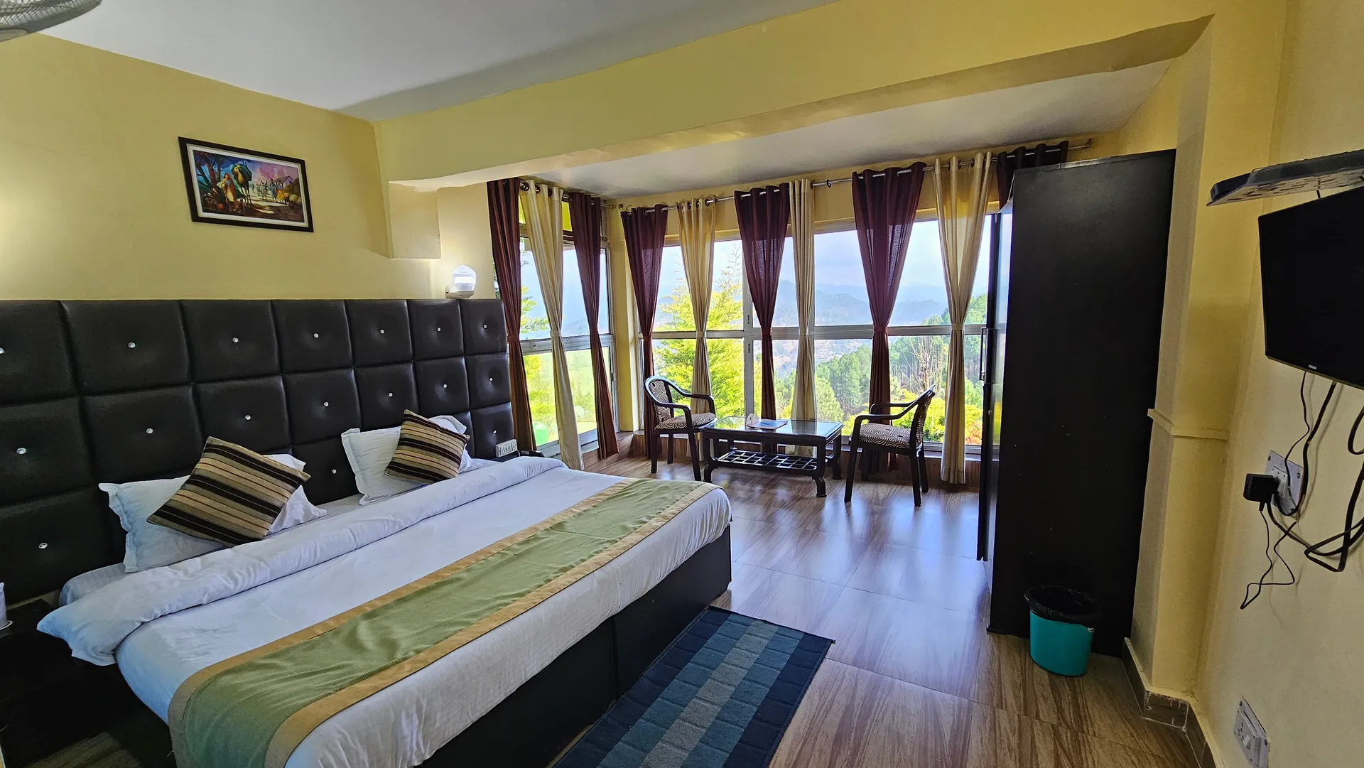 Nature's Valley Resort Room