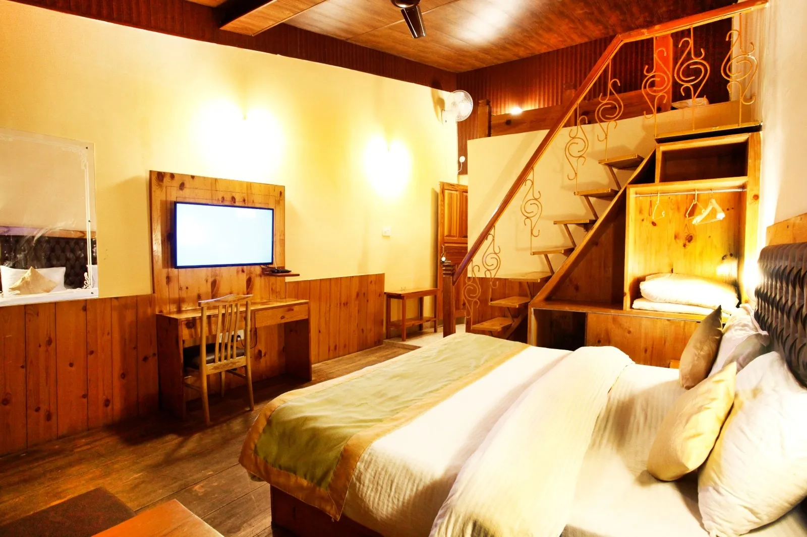 Nature's Valley Resort Room