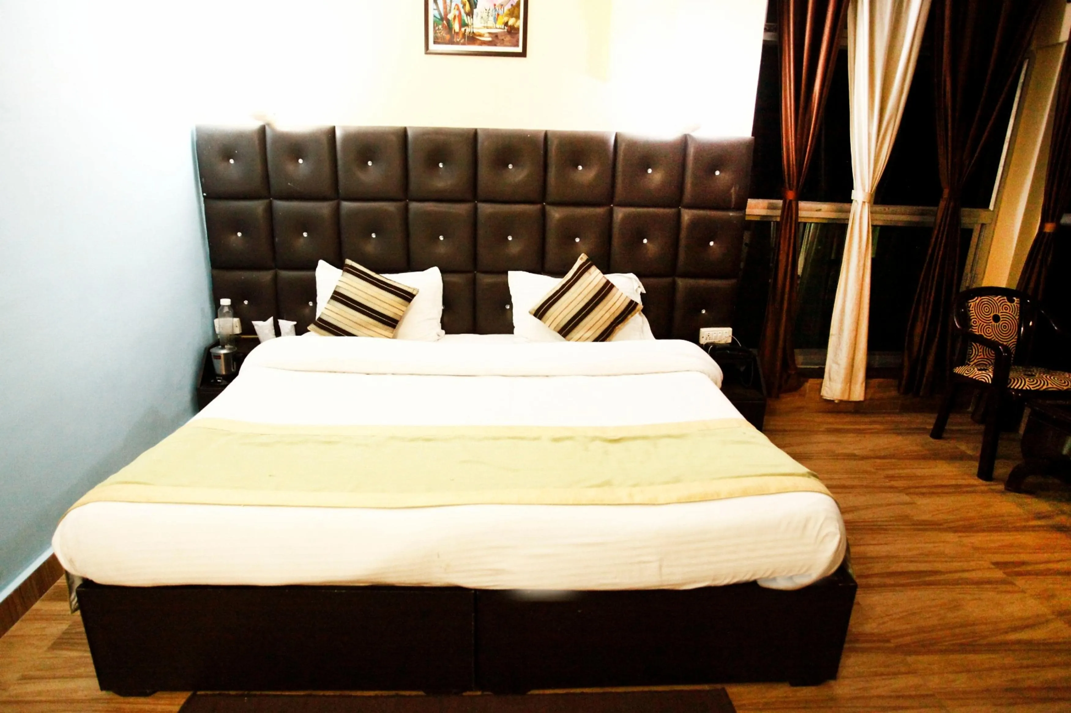 Nature's Valley Resort Room