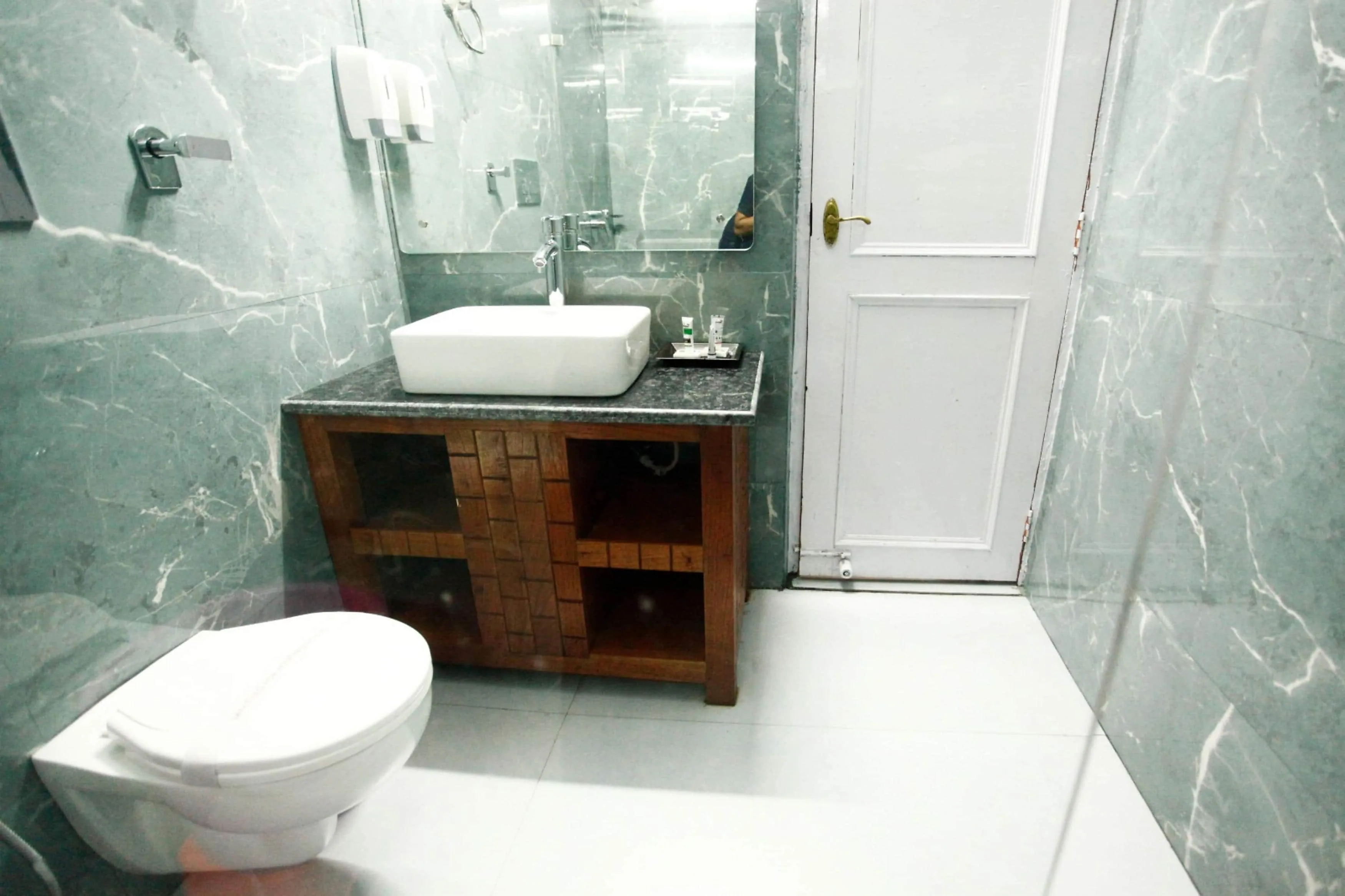 Nature's Valley Resort Washroom