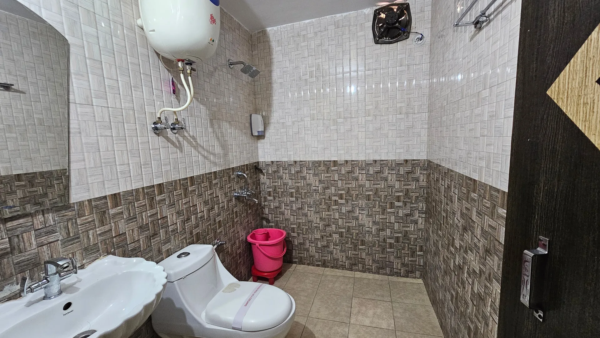 Nature's Valley Resort Washroom