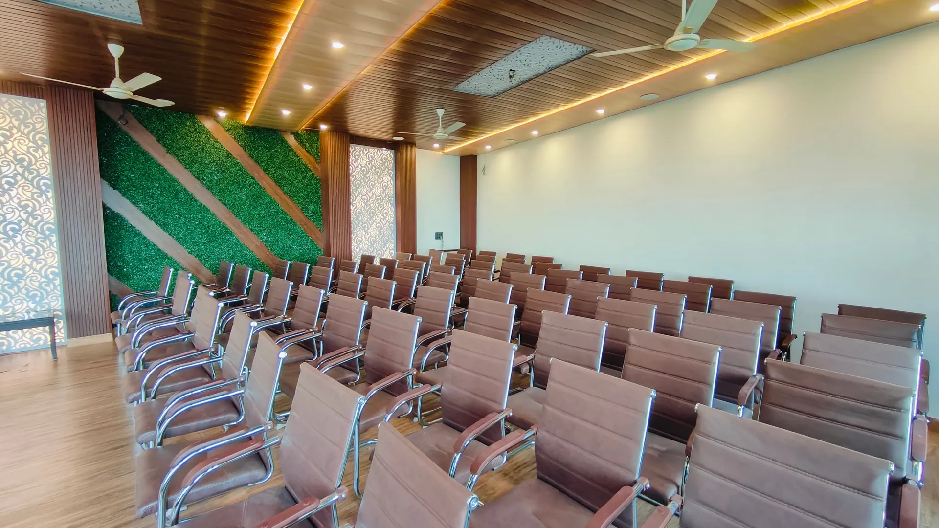 SUNITA HIMALAYAN PARADISE Conference Room