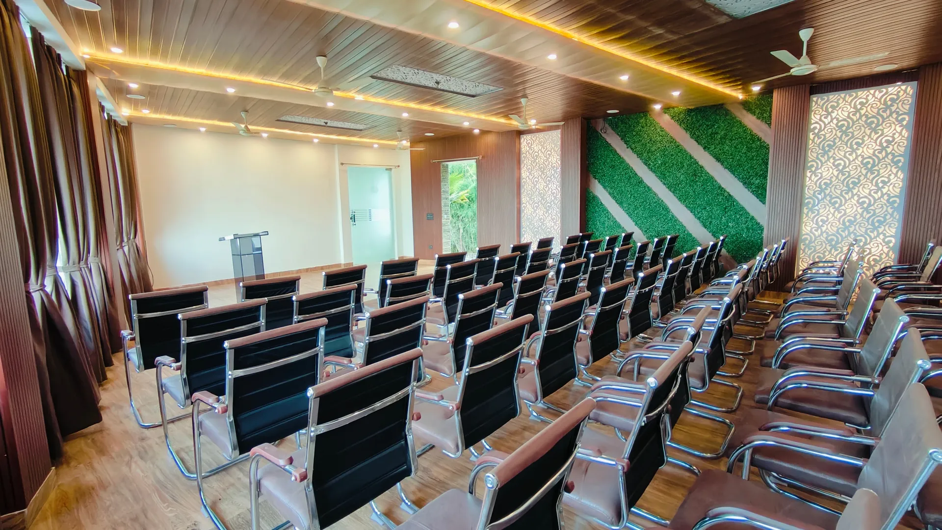 SUNITA HIMALAYAN PARADISE Conference Room