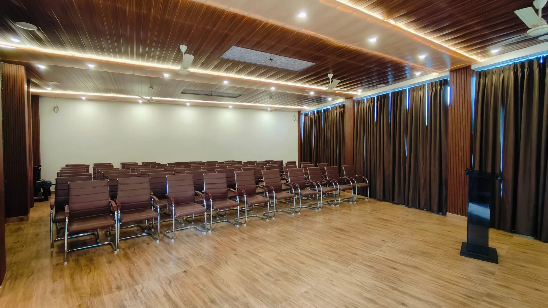 SUNITA HIMALAYAN PARADISE Conference Room