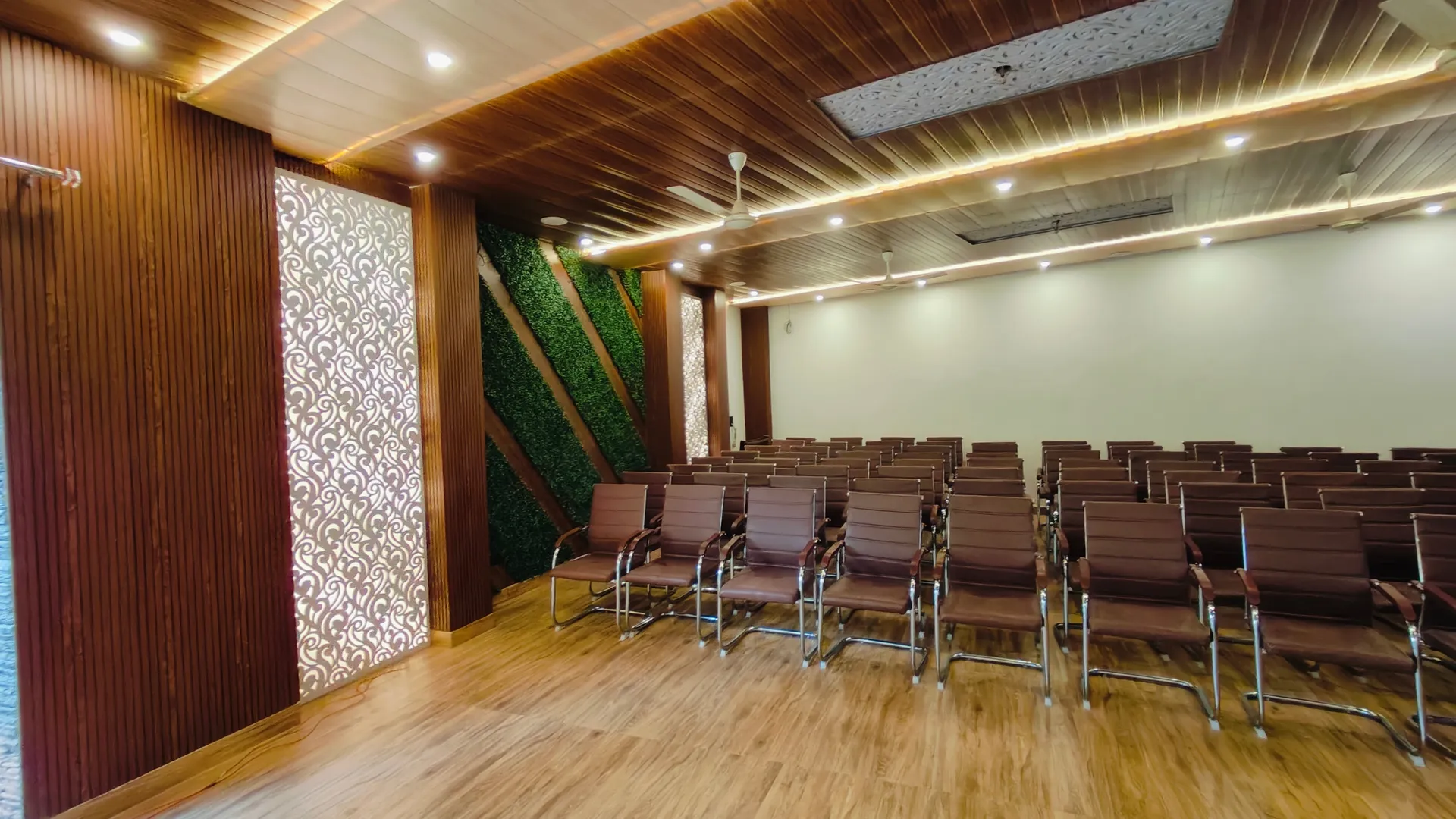 SUNITA HIMALAYAN PARADISE Conference Room