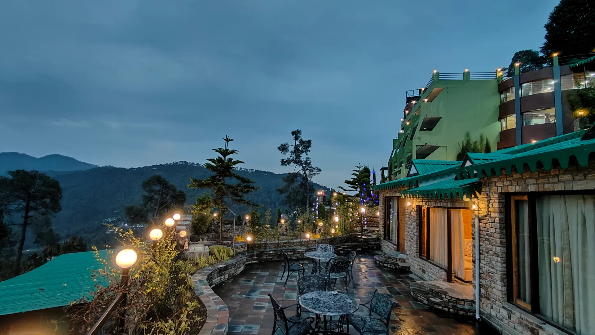 SUNITA HIMALAYAN PARADISE Entrance