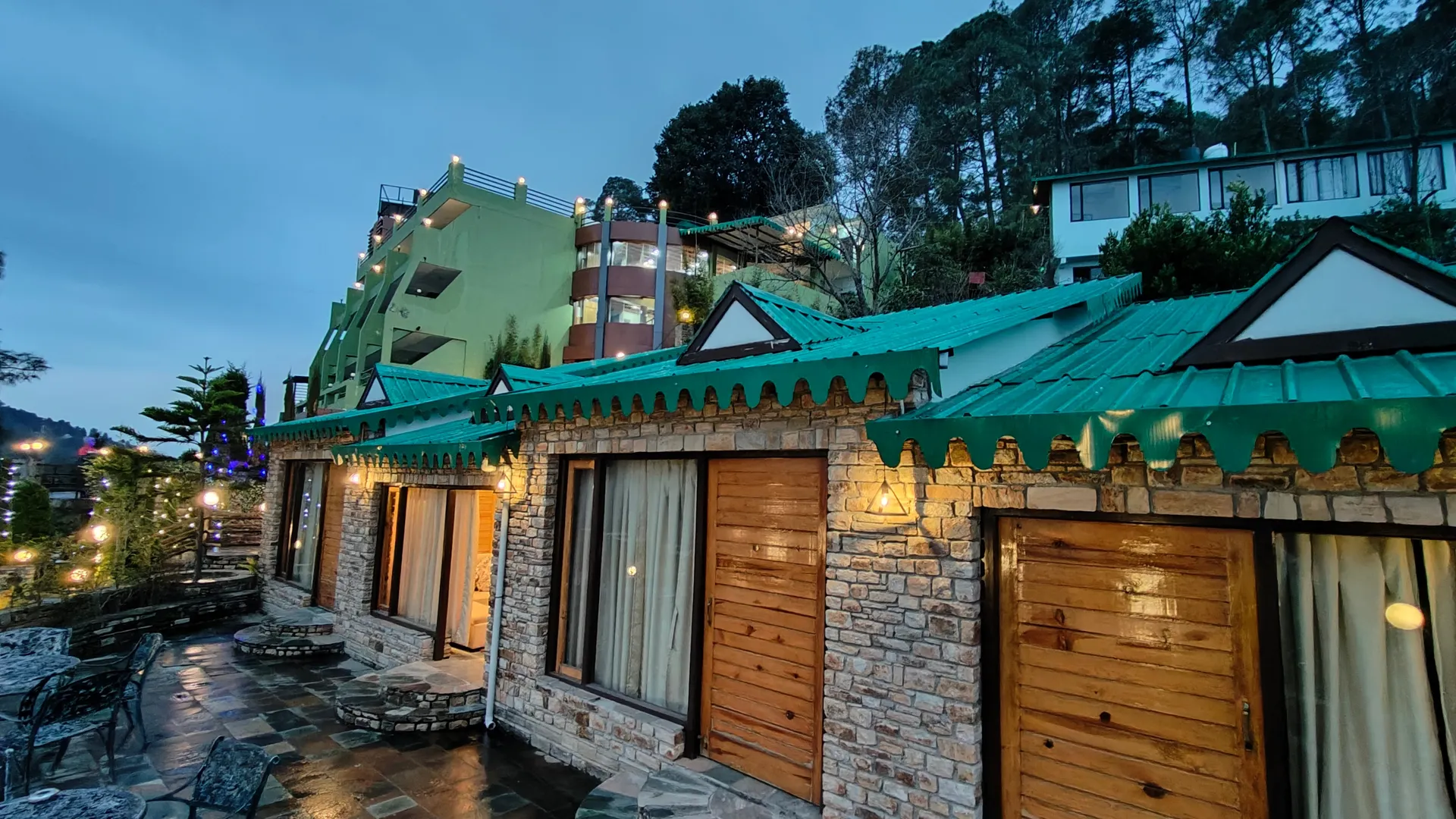 SUNITA HIMALAYAN PARADISE Entrance