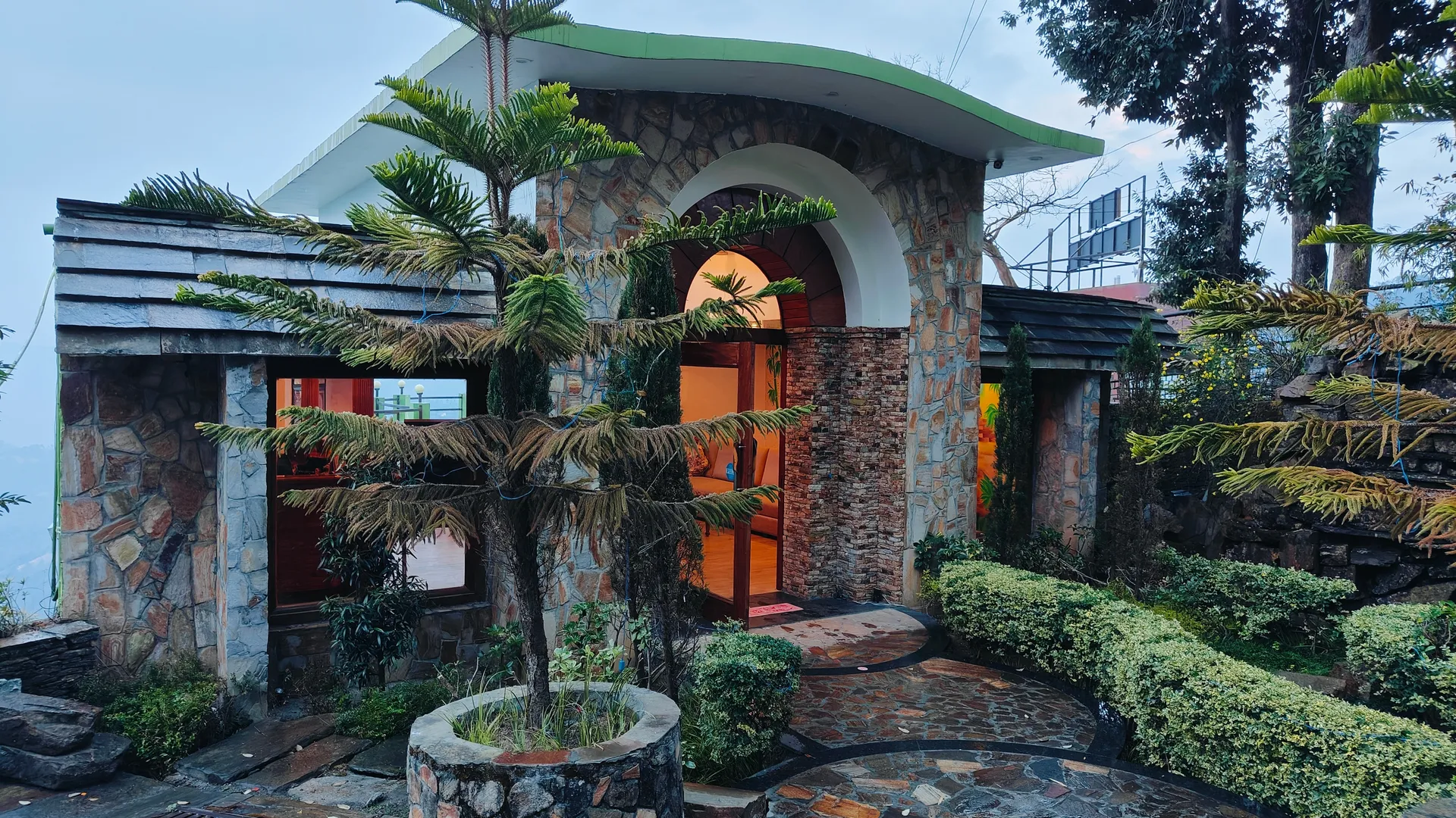 SUNITA HIMALAYAN PARADISE Entrance