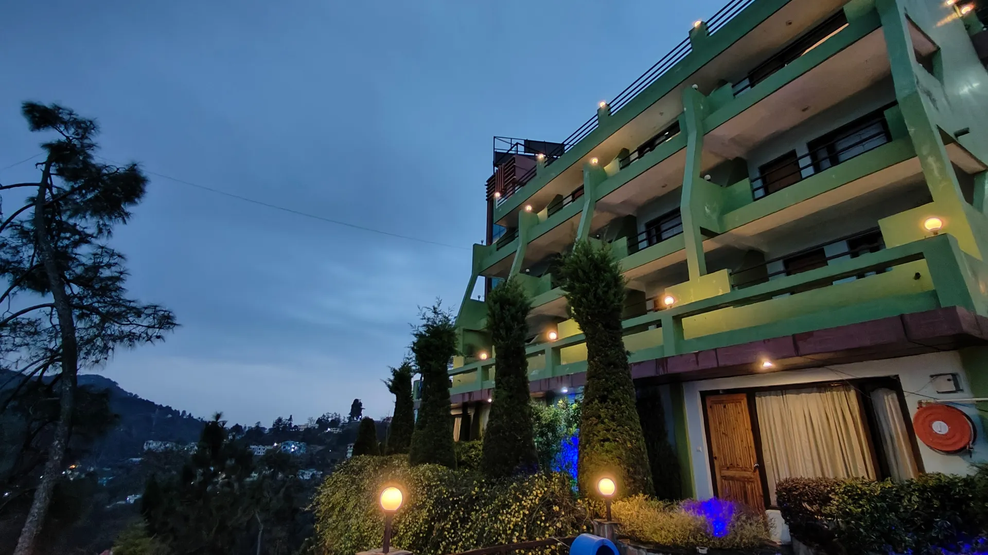 SUNITA HIMALAYAN PARADISE Facade