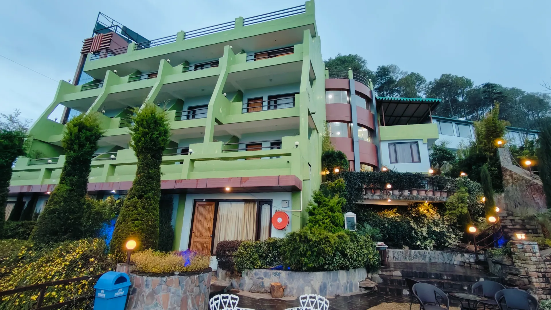 SUNITA HIMALAYAN PARADISE Facade
