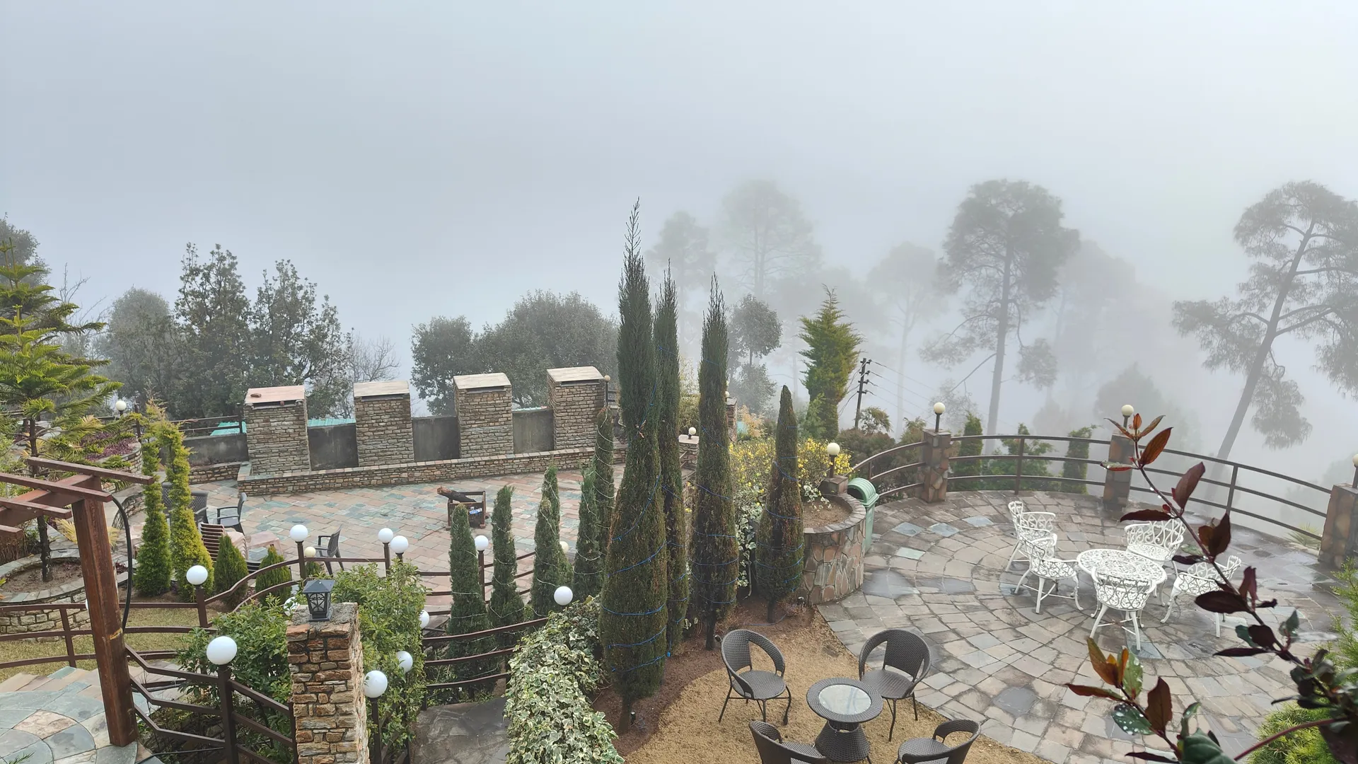 SUNITA HIMALAYAN PARADISE Garden