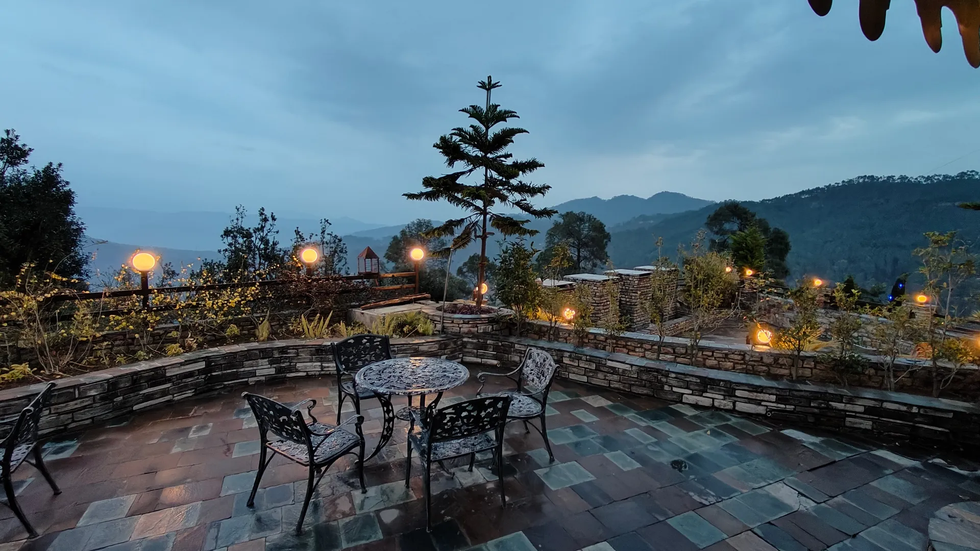 SUNITA HIMALAYAN PARADISE Outdoors