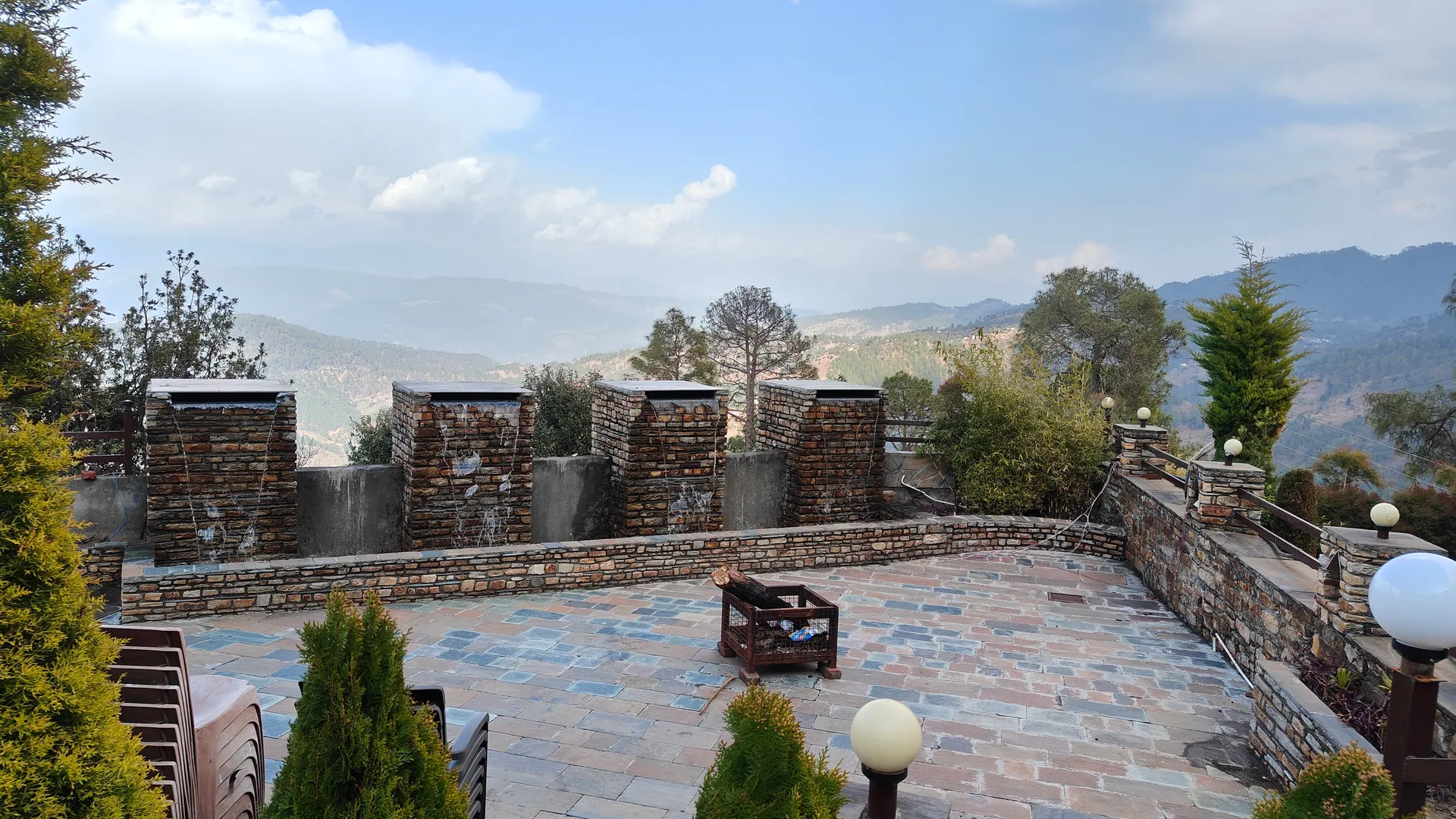 SUNITA HIMALAYAN PARADISE Outdoors