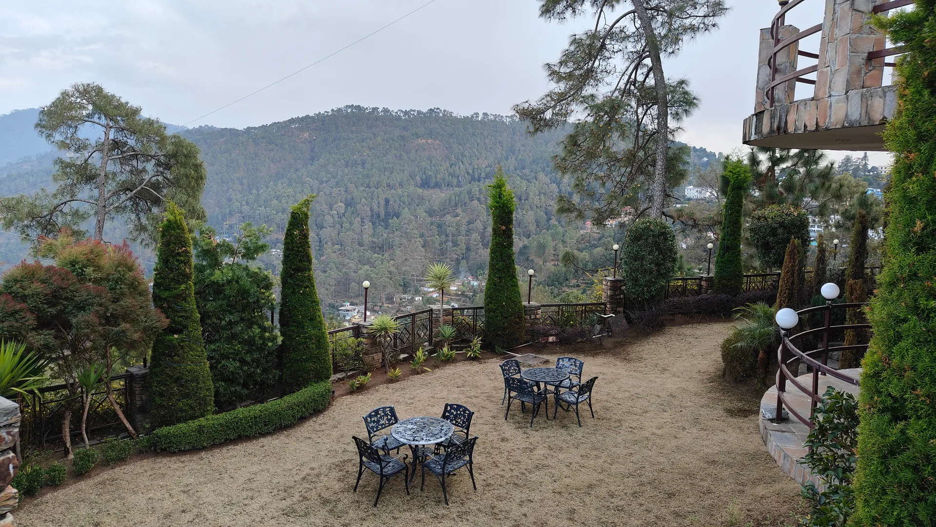 SUNITA HIMALAYAN PARADISE Outdoors