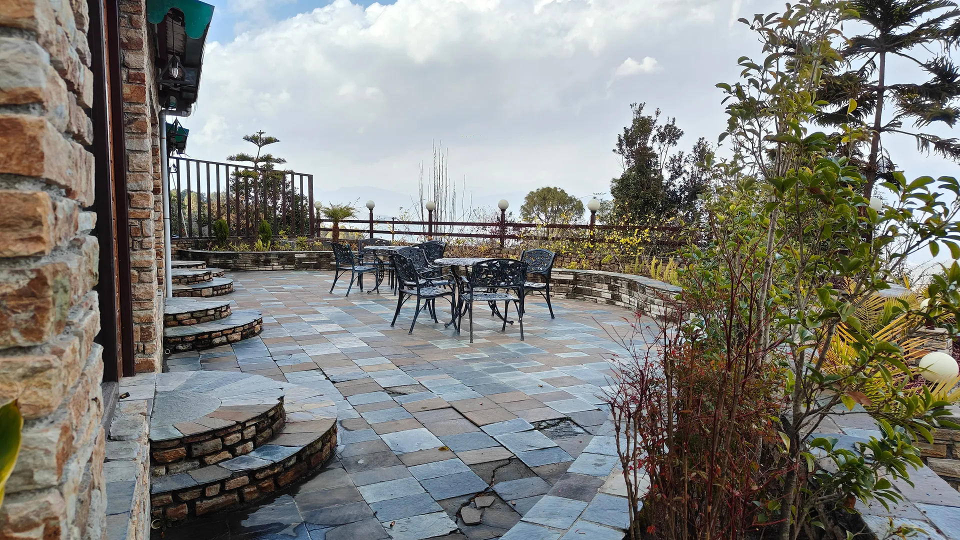 SUNITA HIMALAYAN PARADISE Outdoors