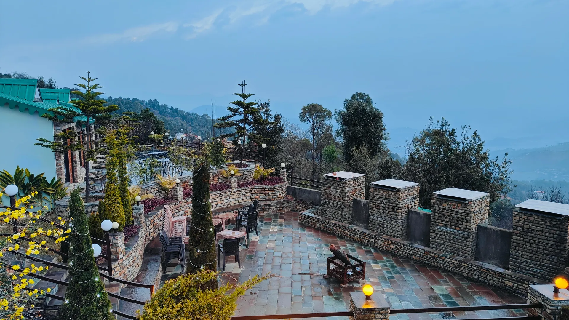 SUNITA HIMALAYAN PARADISE Outdoors