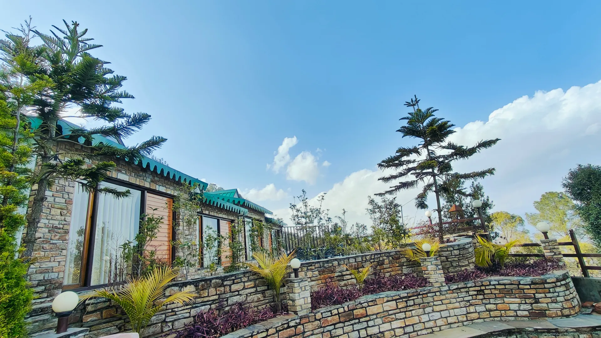 SUNITA HIMALAYAN PARADISE Outdoors